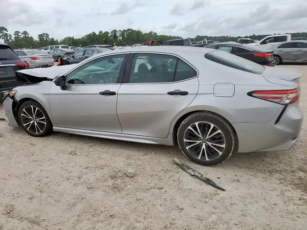 4T1B11HK4JU137529 2018 TOYOTA CAMRY - Image 2