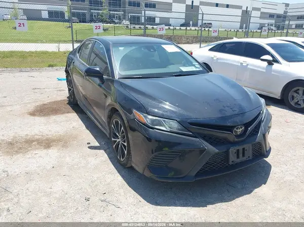 4T1B11HK4JU138325 2018 TOYOTA CAMRY - Image 1