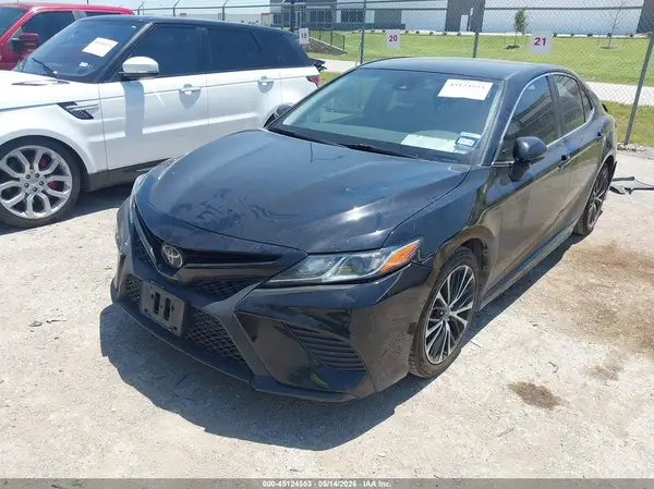 4T1B11HK4JU138325 2018 TOYOTA CAMRY - Image 2
