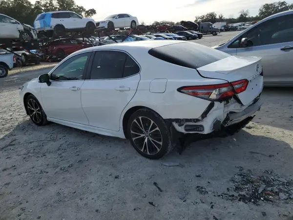4T1B11HK4JU138924 2018 TOYOTA CAMRY - Image 2