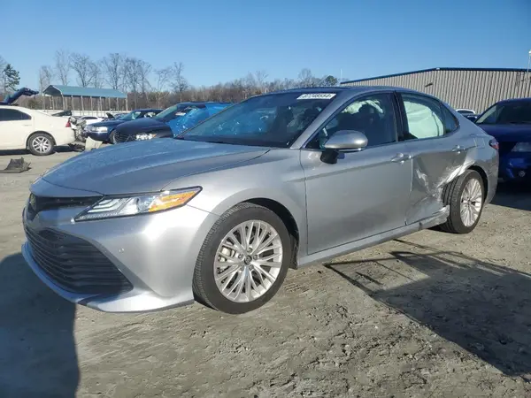 4T1B11HK4JU140494 2018 TOYOTA CAMRY - Image 1