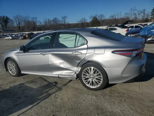 4T1B11HK4JU140494 2018 TOYOTA CAMRY - Image 2