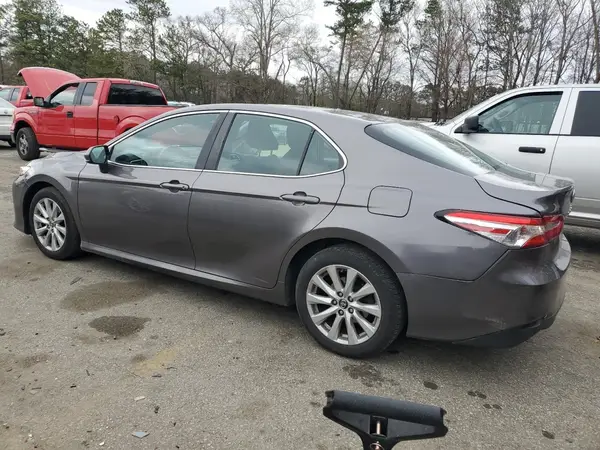 4T1B11HK4JU140804 2018 TOYOTA CAMRY - Image 2