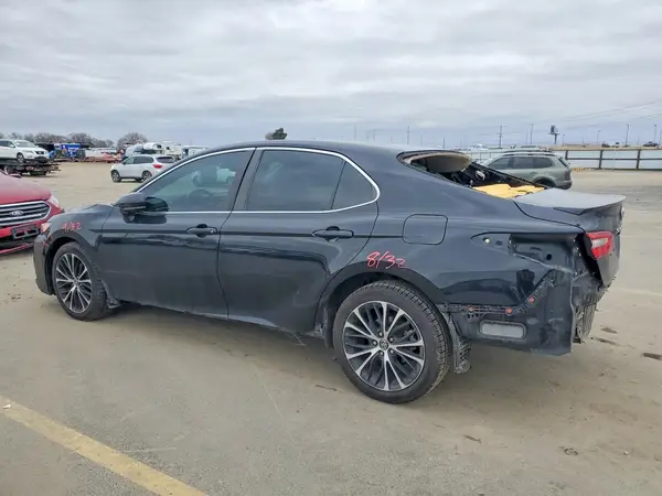 4T1B11HK4JU141340 2018 TOYOTA CAMRY - Image 2