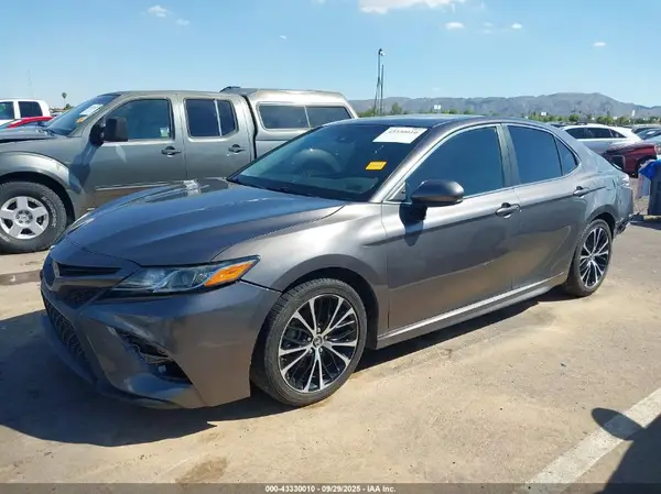 4T1B11HK4JU141354 2018 TOYOTA CAMRY - Image 2