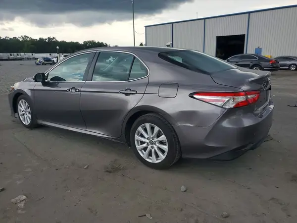 4T1B11HK4JU141399 2018 TOYOTA CAMRY - Image 2
