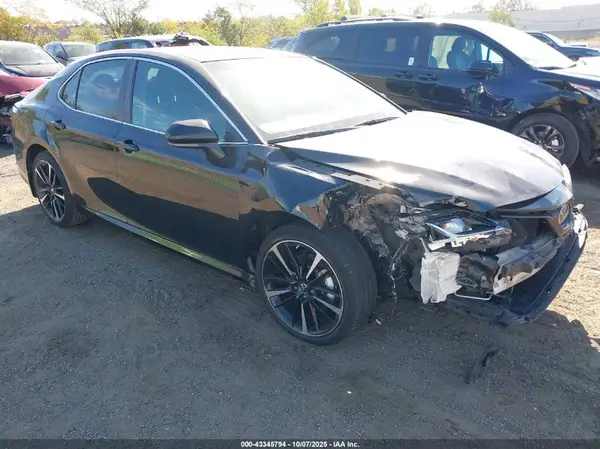 4T1B11HK4JU141502 2018 TOYOTA CAMRY - Image 1