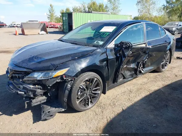 4T1B11HK4JU141502 2018 TOYOTA CAMRY - Image 2