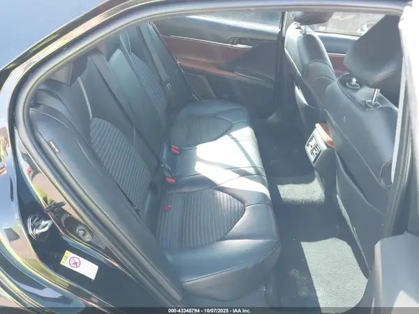 4T1B11HK4JU141502 2018 TOYOTA CAMRY - Image 8