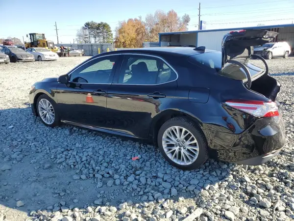 4T1B11HK4JU141824 2018 TOYOTA CAMRY - Image 2