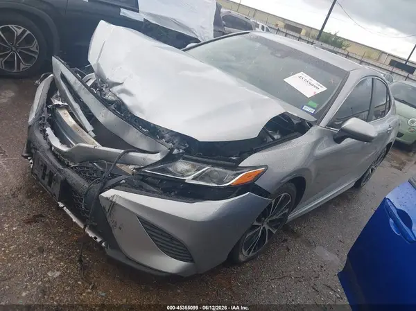 4T1B11HK4JU142147 2018 TOYOTA CAMRY - Image 2