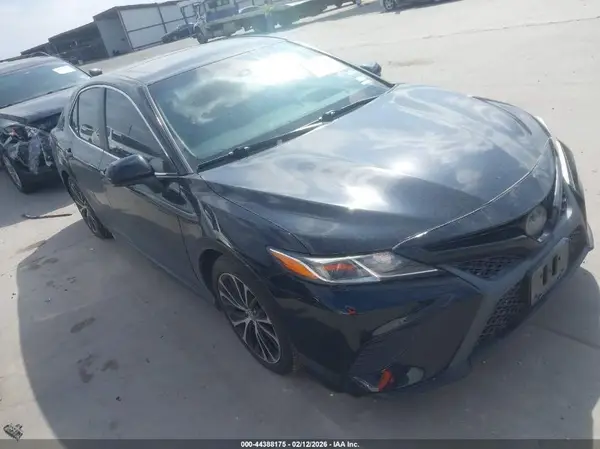 4T1B11HK4JU143203 2018 TOYOTA CAMRY - Image 1