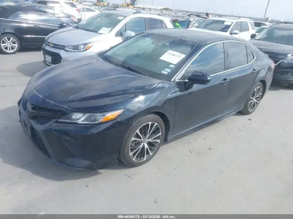 4T1B11HK4JU143203 2018 TOYOTA CAMRY - Image 2