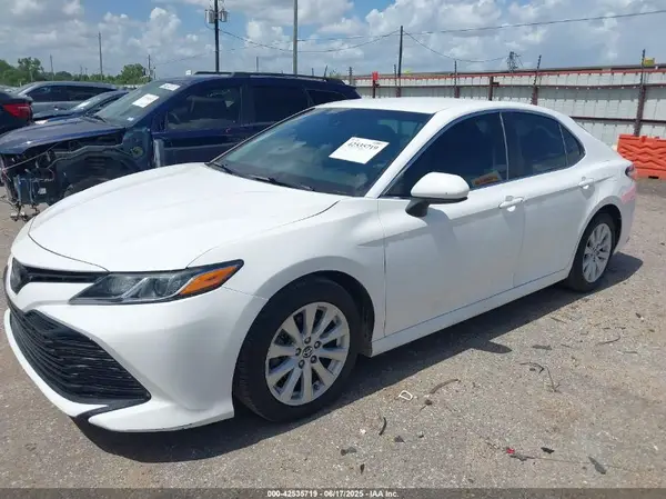 4T1B11HK4JU144691 2018 TOYOTA CAMRY - Image 2