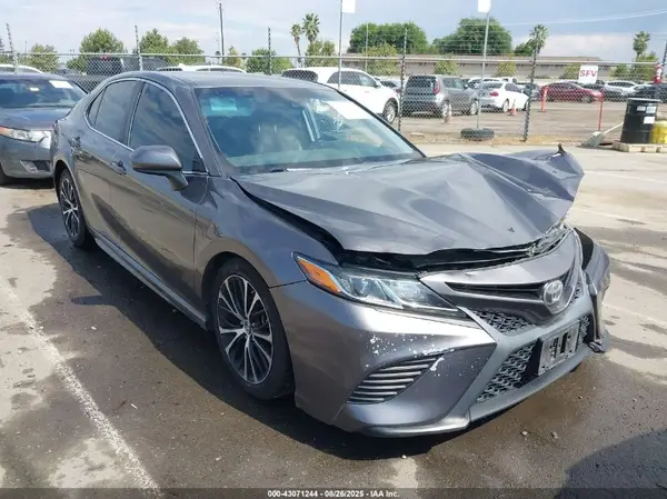 4T1B11HK4JU145033 2018 TOYOTA CAMRY - Image 1