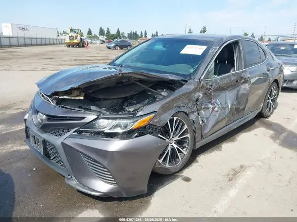 4T1B11HK4JU145033 2018 TOYOTA CAMRY - Image 2