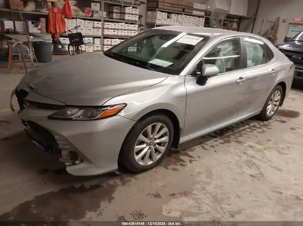 4T1B11HK4JU145291 2018 TOYOTA CAMRY - Image 2