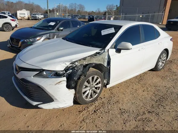 4T1B11HK4JU145503 2018 TOYOTA CAMRY - Image 2
