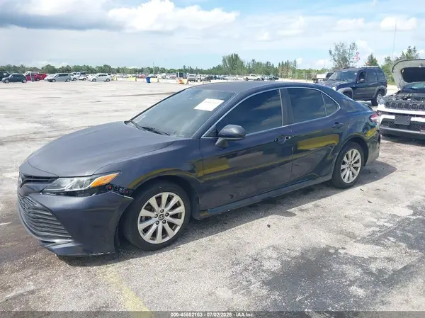 4T1B11HK4JU146019 2018 TOYOTA CAMRY - Image 2
