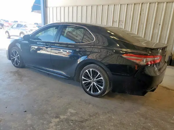 4T1B11HK4JU146568 2018 TOYOTA CAMRY - Image 2