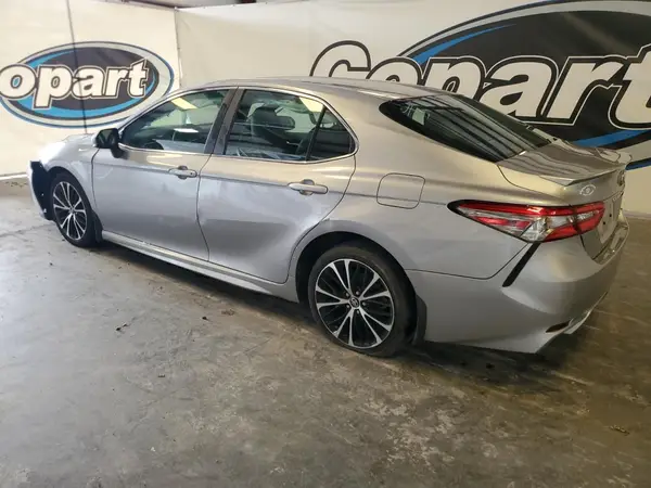 4T1B11HK4JU146862 2018 TOYOTA CAMRY - Image 2
