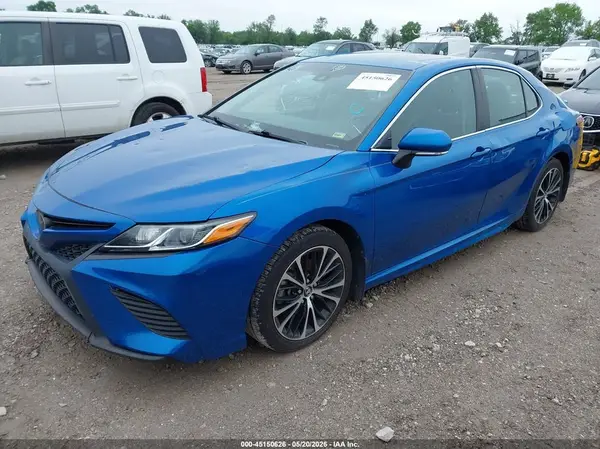 4T1B11HK4JU148465 2018 TOYOTA CAMRY - Image 2