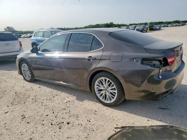 4T1B11HK4JU148594 2018 TOYOTA CAMRY - Image 2