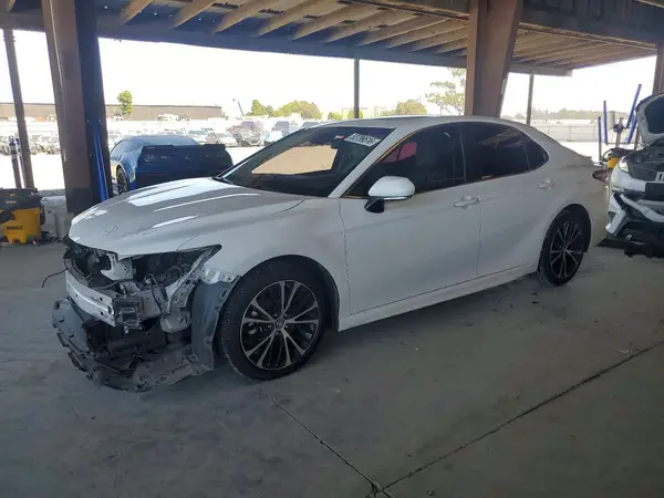 4T1B11HK4JU149065 2018 TOYOTA CAMRY - Image 1