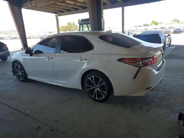 4T1B11HK4JU149065 2018 TOYOTA CAMRY - Image 2