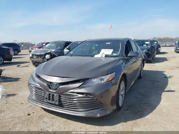 4T1B11HK4JU149549 2018 TOYOTA CAMRY - Image 2