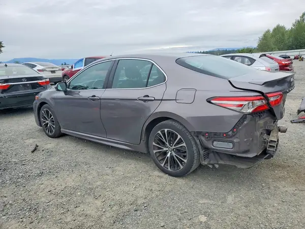 4T1B11HK4JU150328 2018 TOYOTA CAMRY - Image 2