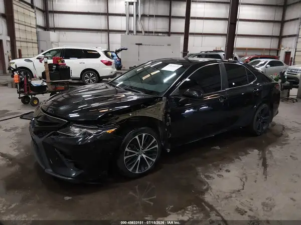 4T1B11HK4JU151091 2018 TOYOTA CAMRY - Image 2