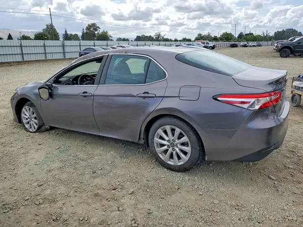 4T1B11HK4JU151690 2018 TOYOTA CAMRY - Image 2