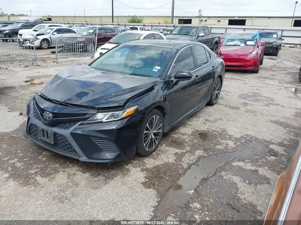 4T1B11HK4JU152046 2018 TOYOTA CAMRY - Image 2