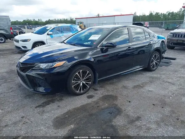 4T1B11HK4JU154833 2018 TOYOTA CAMRY - Image 2