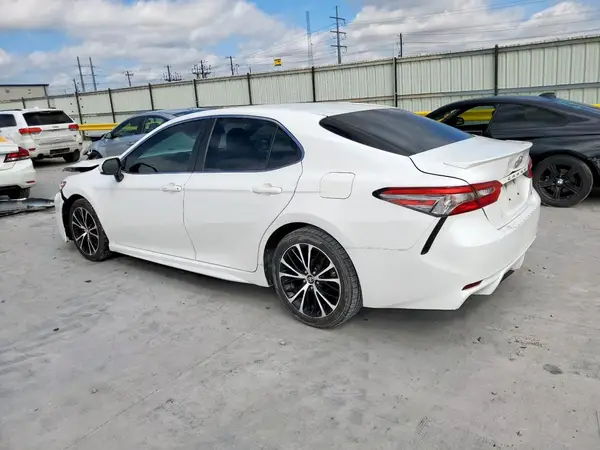 4T1B11HK4JU156386 2018 TOYOTA CAMRY - Image 2