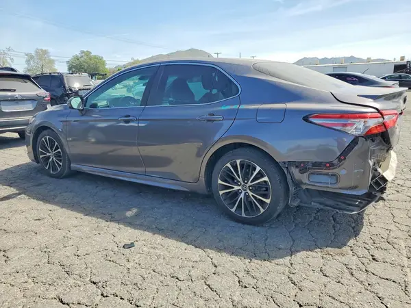 4T1B11HK4JU157070 2018 TOYOTA CAMRY - Image 2