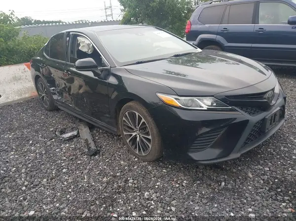 4T1B11HK4JU158199 2018 TOYOTA CAMRY - Image 1