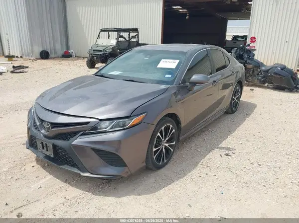 4T1B11HK4JU158493 2018 TOYOTA CAMRY - Image 2
