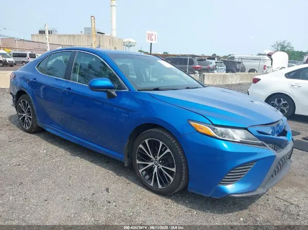 4T1B11HK4JU159367 2018 TOYOTA CAMRY - Image 1