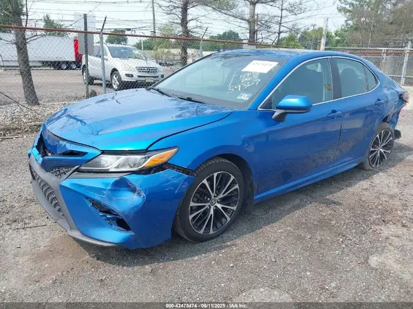 4T1B11HK4JU159367 2018 TOYOTA CAMRY - Image 2