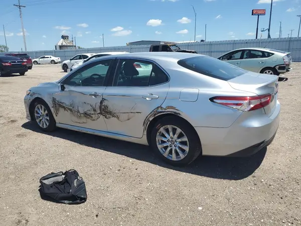 4T1B11HK4JU500766 2018 TOYOTA CAMRY - Image 2