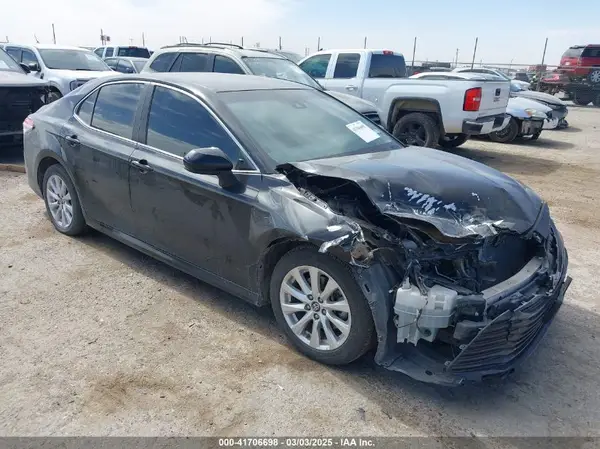 4T1B11HK4JU500797 2018 TOYOTA CAMRY - Image 1