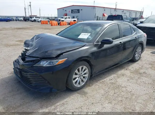 4T1B11HK4JU500797 2018 TOYOTA CAMRY - Image 2