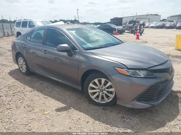 4T1B11HK4JU503781 2018 TOYOTA CAMRY - Image 1
