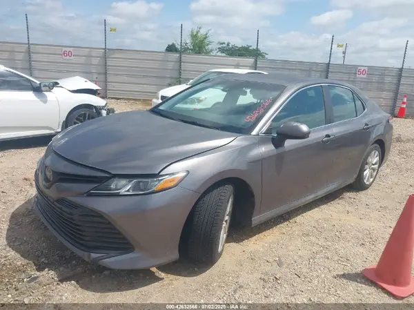4T1B11HK4JU503781 2018 TOYOTA CAMRY - Image 2