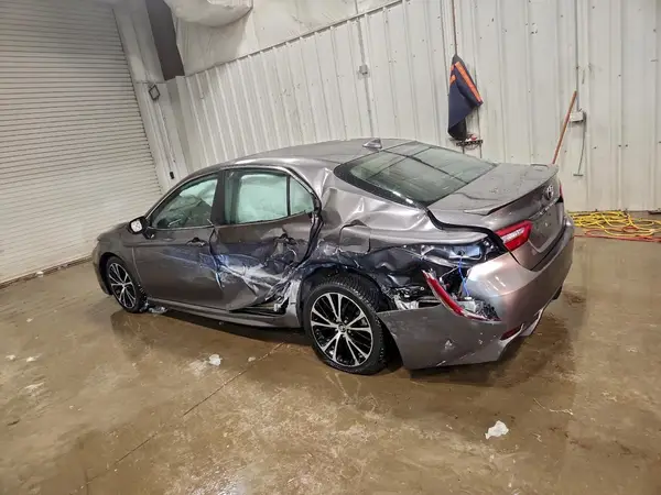 4T1B11HK4JU504560 2018 TOYOTA CAMRY - Image 2