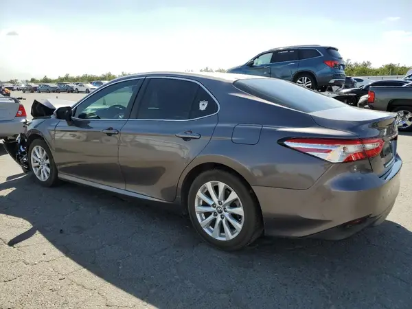 4T1B11HK4JU505143 2018 TOYOTA CAMRY - Image 2