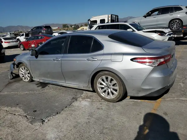 4T1B11HK4JU506812 2018 TOYOTA CAMRY - Image 2
