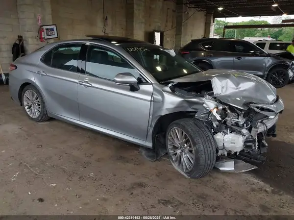 4T1B11HK4JU510603 2018 TOYOTA CAMRY - Image 1